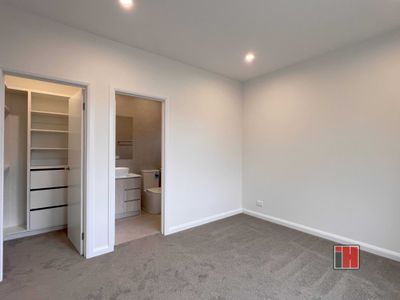 8A Norma Court, Avondale Heights