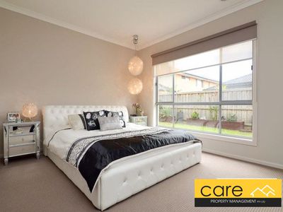 8 Merriwee Chase, Sandhurst
