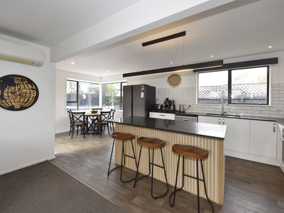 2 Edwins Way, Burwood