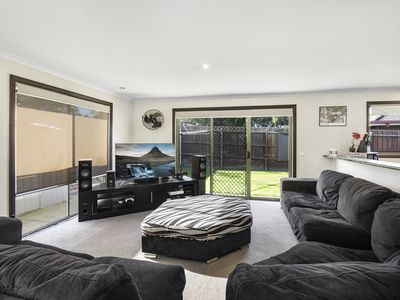 5 Rowen Court, Cranbourne North