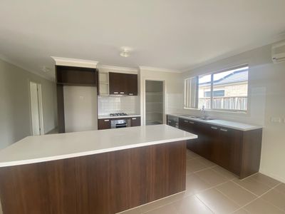 12 Andie Way, Tarneit