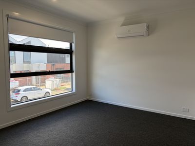 52 Timetable Street, Mambourin