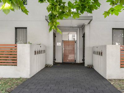 1 / 35 Brushfoot Boulevard, Success