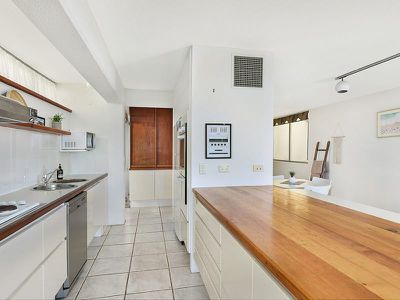 2 / 4 Marina Walk, Alexandra Headland