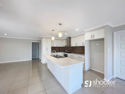22 Loch Lomond Way, Dubbo