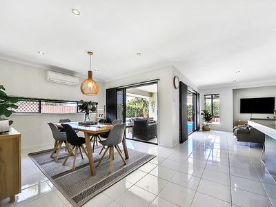8 Blue Gum Place, Wakerley