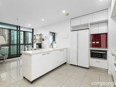 2501 / 8 Sutherland Street, Melbourne