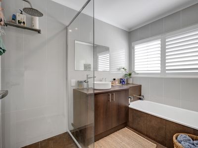 2 / 8 Sobraon Street, Sunrise Beach