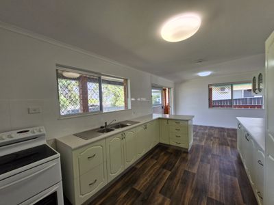 7 Armstrong Street, Atherton