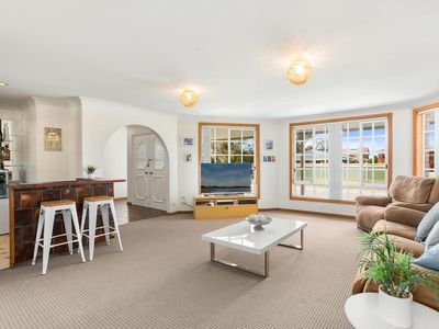 2 Ritchie Crescent, Horsley