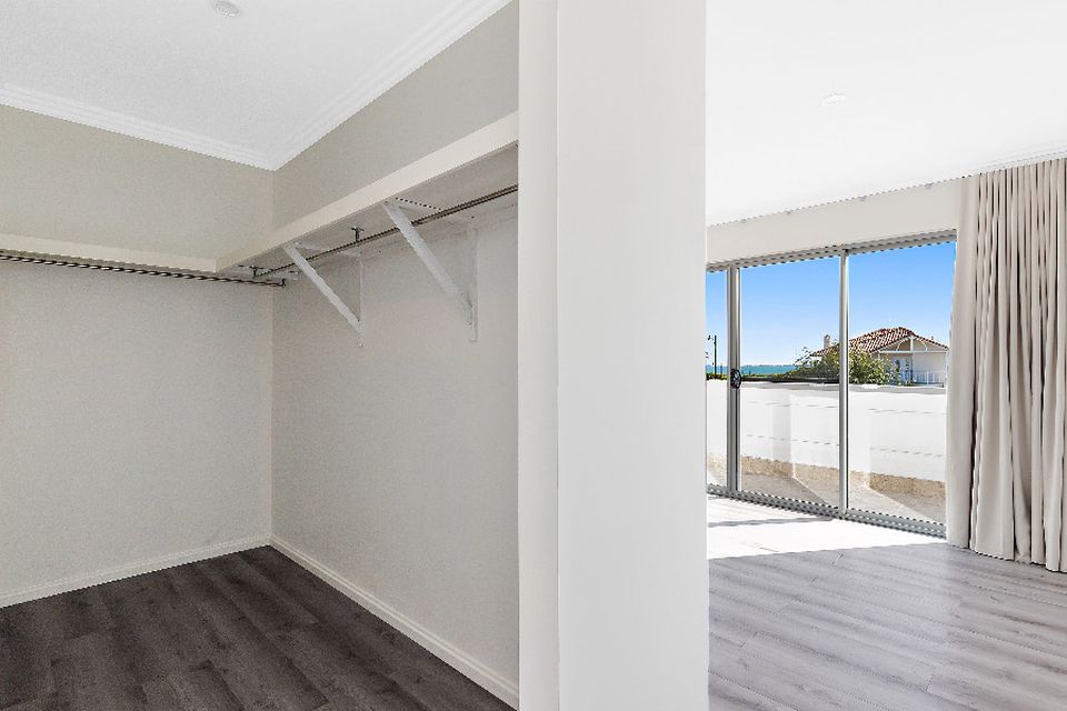 10 SHORE LANE, Port Kennedy
