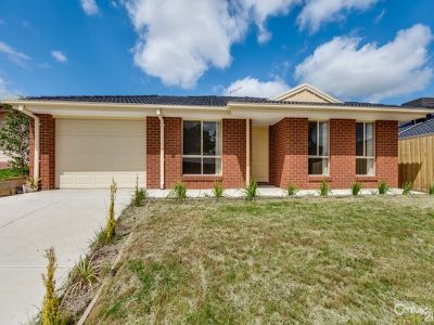 11 Doonie Way, Pakenham