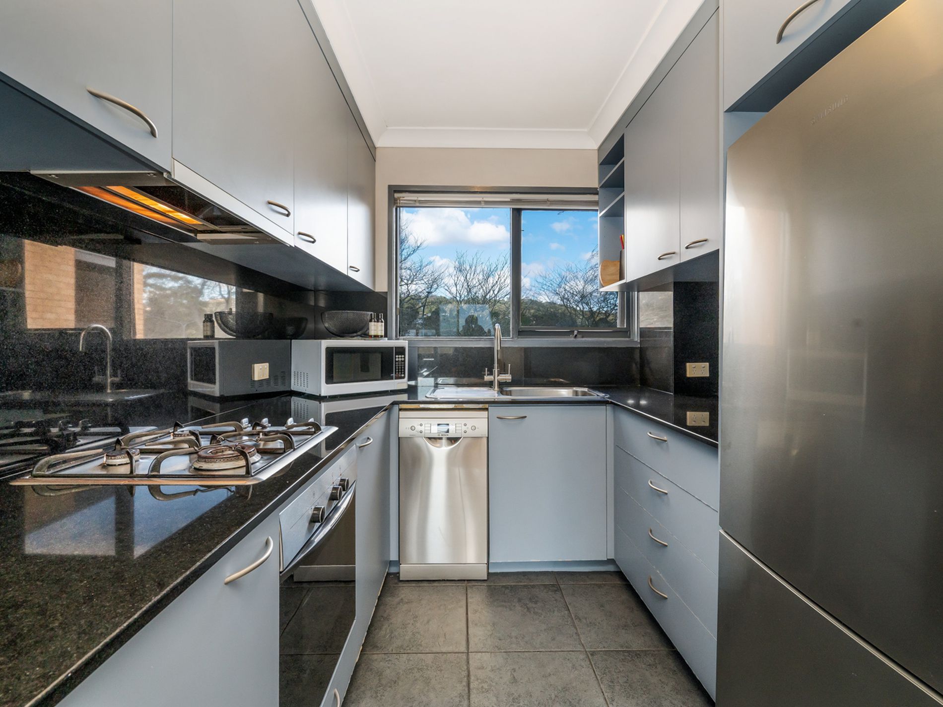 8 / 3 Garran Place, Garran