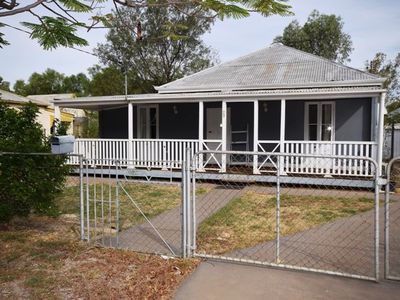 154 Crane Street, Longreach