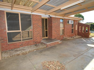 1 Leura Court, Werribee