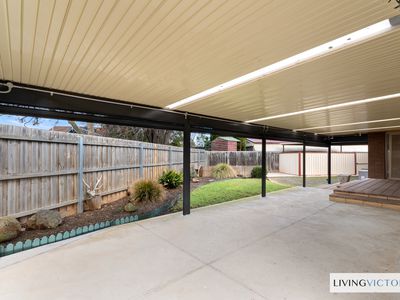 8 Wimmera Court, Werribee