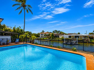 11 Ensenada Ct, Broadbeach Waters