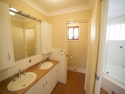 2 Cedar Court, Dubbo