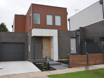 2A Moama Crescent, Pascoe Vale South