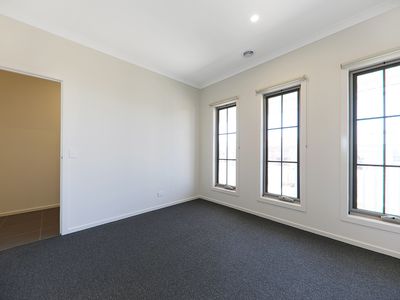 30 Rochester Crescent, Eynesbury