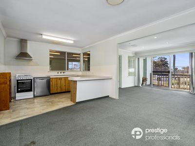 33 Maddecks Avenue, Moorebank