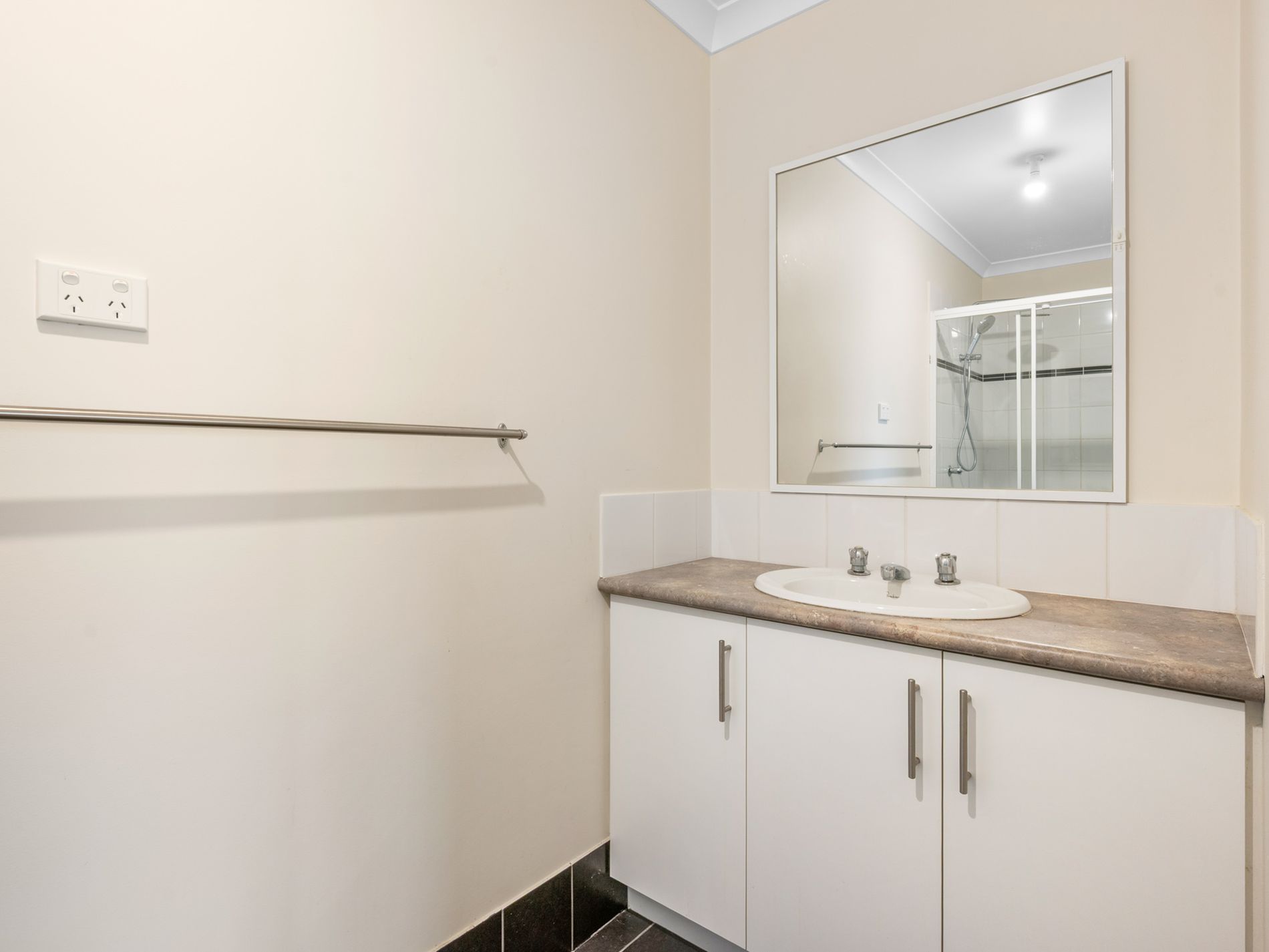 1 / 406 Hay Street, Somerville