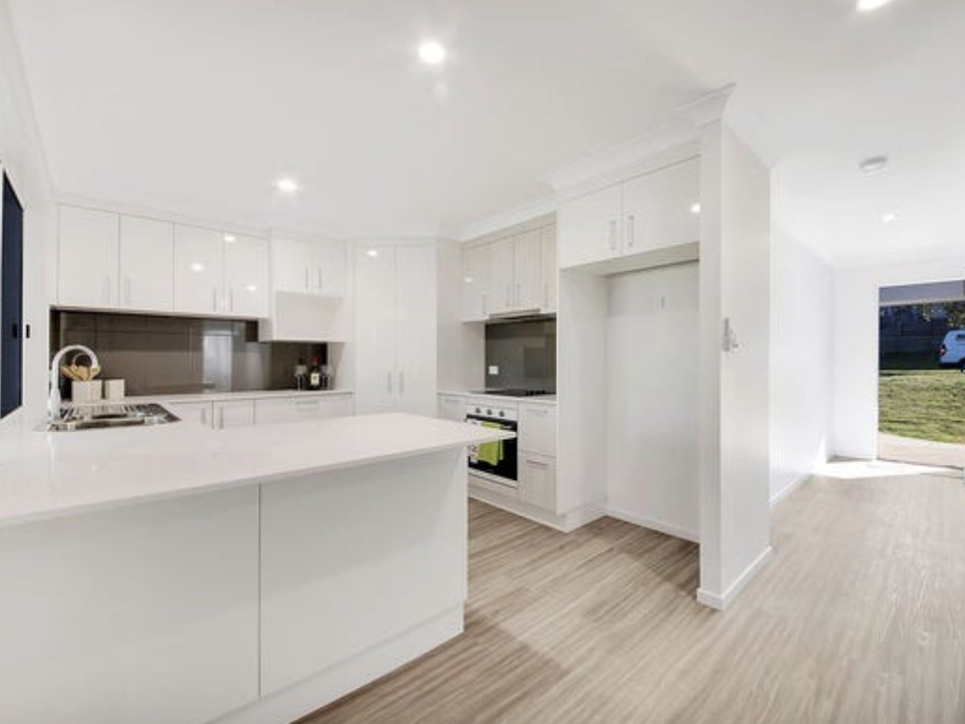 39 LAKESIDE DRIVE, Taroomball