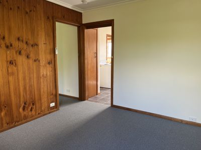 2 / 6 Portarlington Road, Newcomb