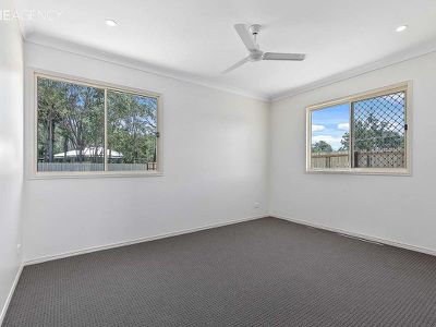 10 Senorita Parade, Urangan