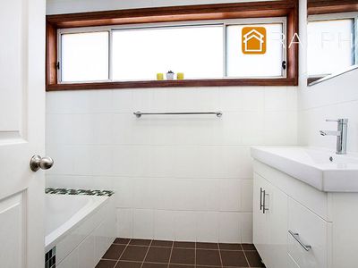 30 Canarys Road, Roselands