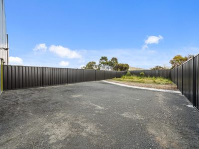 2 / 13 Cessna Way, Cambridge