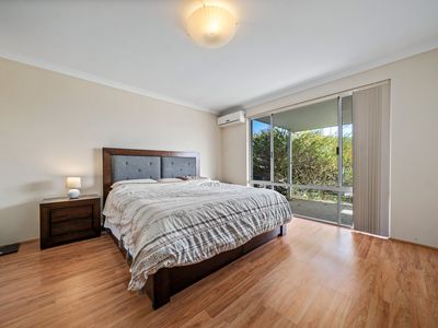 4 Strathclyde Circuit, Champion Lakes