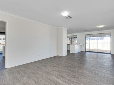 4 Trumpeter Parade, Yanchep