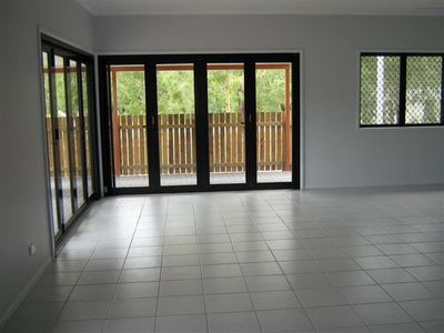 2 / 40 Walker, Cooktown