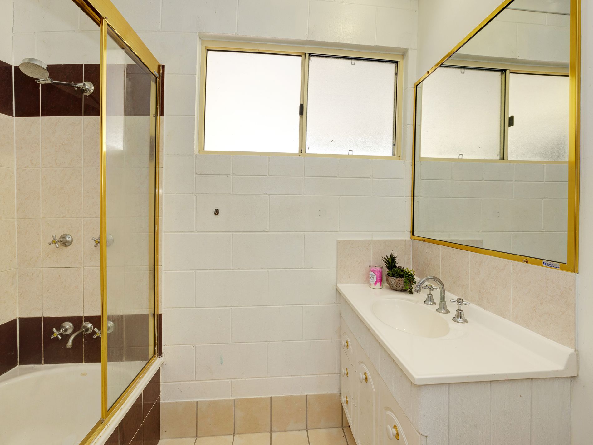 18 Octagonal Crescent, Kelso