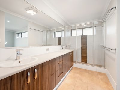15 Medinah Street, Meadow Springs