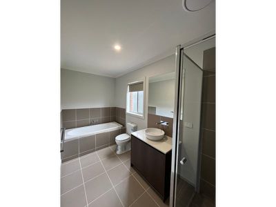 27 Erasmus Avenue, Craigieburn