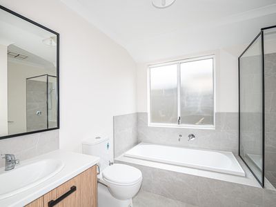 72 Calvert Loop, Hilbert