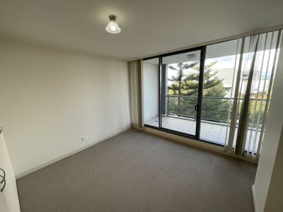 15 / 12 Bank Street, Wollongong
