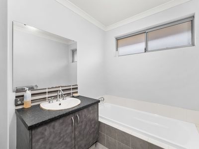 10 Lowerhall Gardens, Southern River