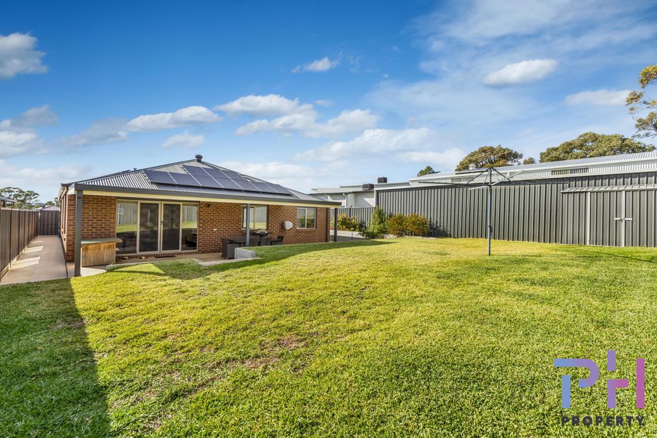 18 Ashbourne Way, Kangaroo Flat