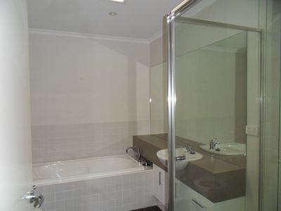 3 / 2 THE ENTRANCE, Pakenham