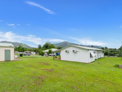 64B Harley Street, Kamerunga