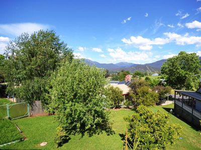 2 Marum Court , Tawonga South