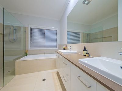 11 Bisley Place, Wakerley