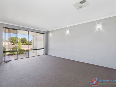 4 Lorna Cove, Tapping