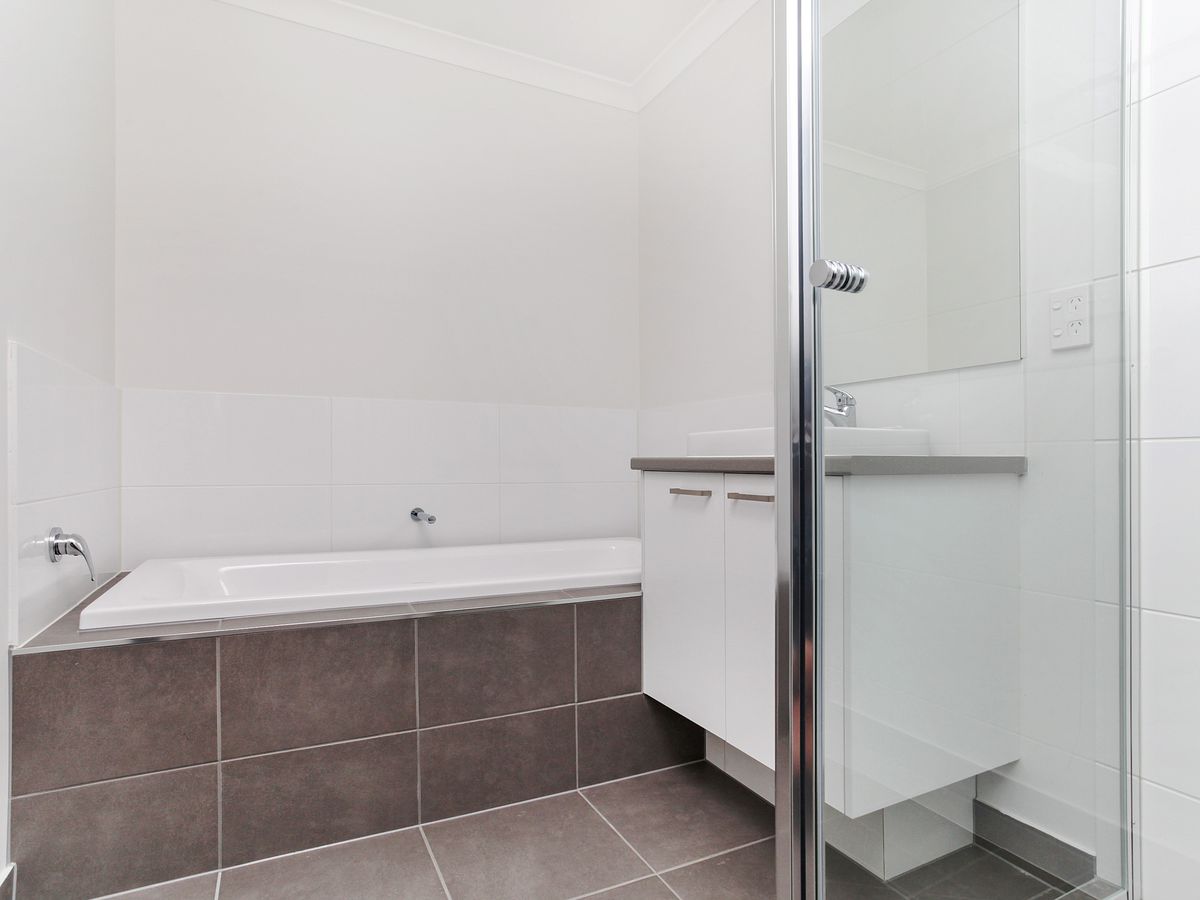 10 Supplejack Walk, Cranbourne North