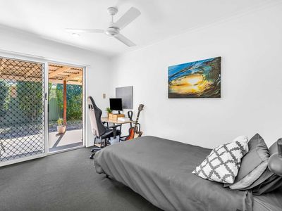 7 Razorbill St, Burleigh Waters