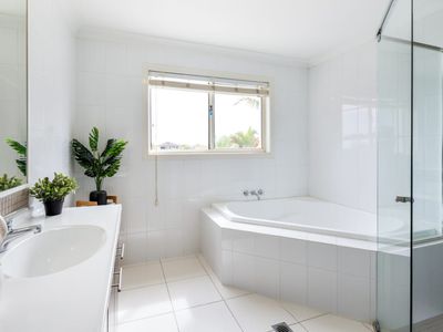 10 Prosperity Drive, Helensvale