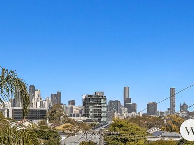 2 / 15 Wooloowin Avenue, Wooloowin